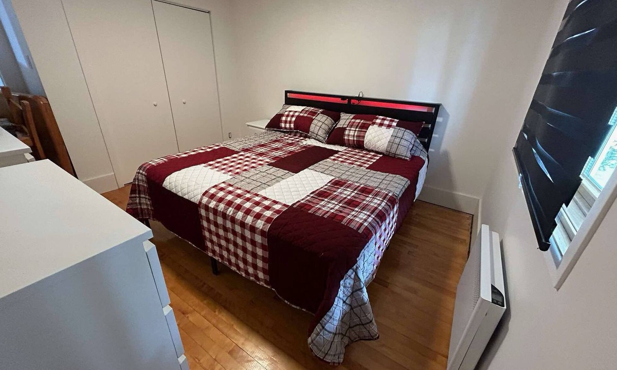 Riviere-du-Loup Regional County Municipality Apartment | Spacious Two-Storey Home, 3 Bedrooms, 2 Bathrooms, 2 Living Rooms, Parking