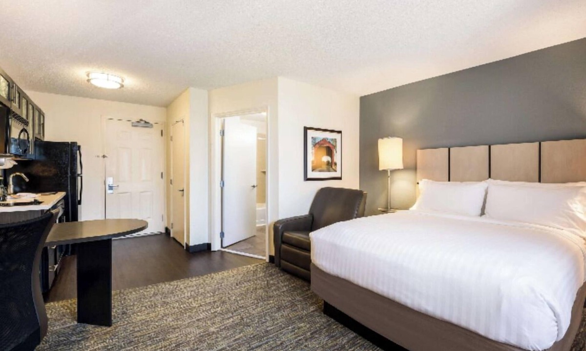 Far North Dallas Apartment | Spacious Unit with Fully-equipped Kitchen, Pets Allowed, Onsite Parking