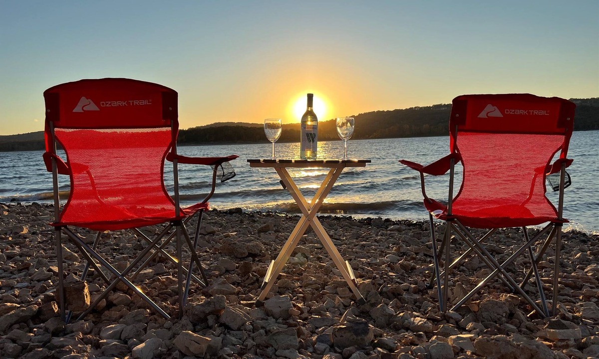 Indian Point Condo | Spacious Waterfront Condo with Sunsets near SDC - Custom Infinity Game Table