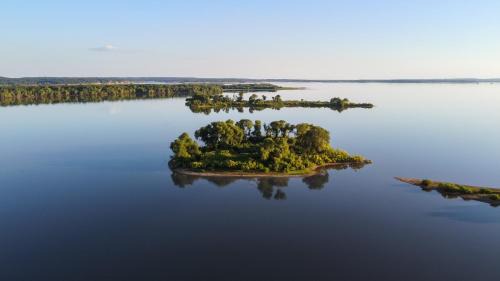 Madill Hotel | Spacious Wooden Suite #6 By The Lake at Texoma Shores Resort