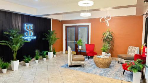 Bonanza Hotel | Spanish Trails Inn - Laredo Hotel