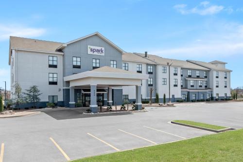Shawnee Hotel | Spark by Hilton Shawnee