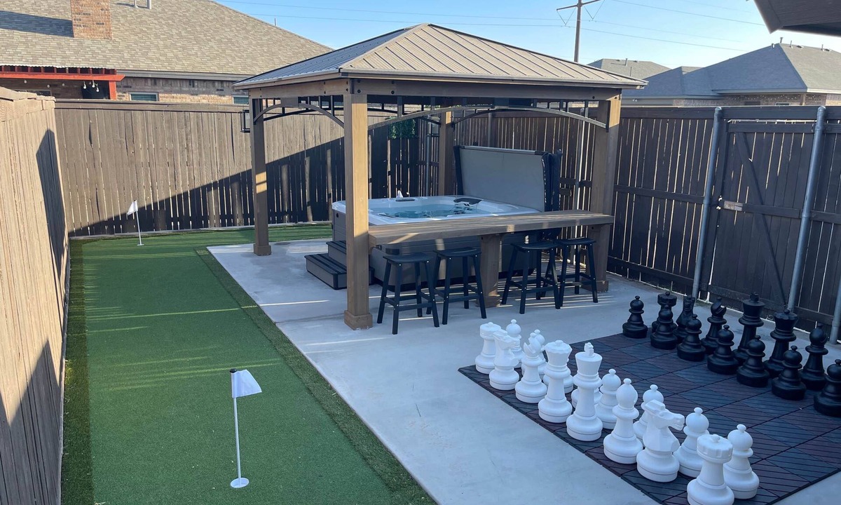Lubbock House | Spark Getaways: The Distinguished Buffalo