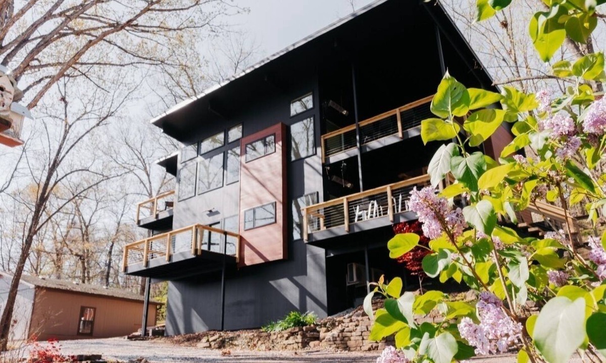 Garfield House | Sparrow House- Spacious Modern Lake Home, 2 Living Separate Areas