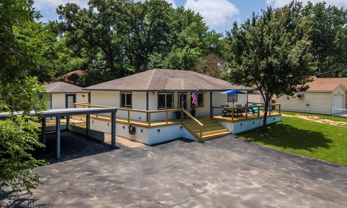 Carolyn Estates House | Spotless 2-Bedroom Cottage, Highly Recommended