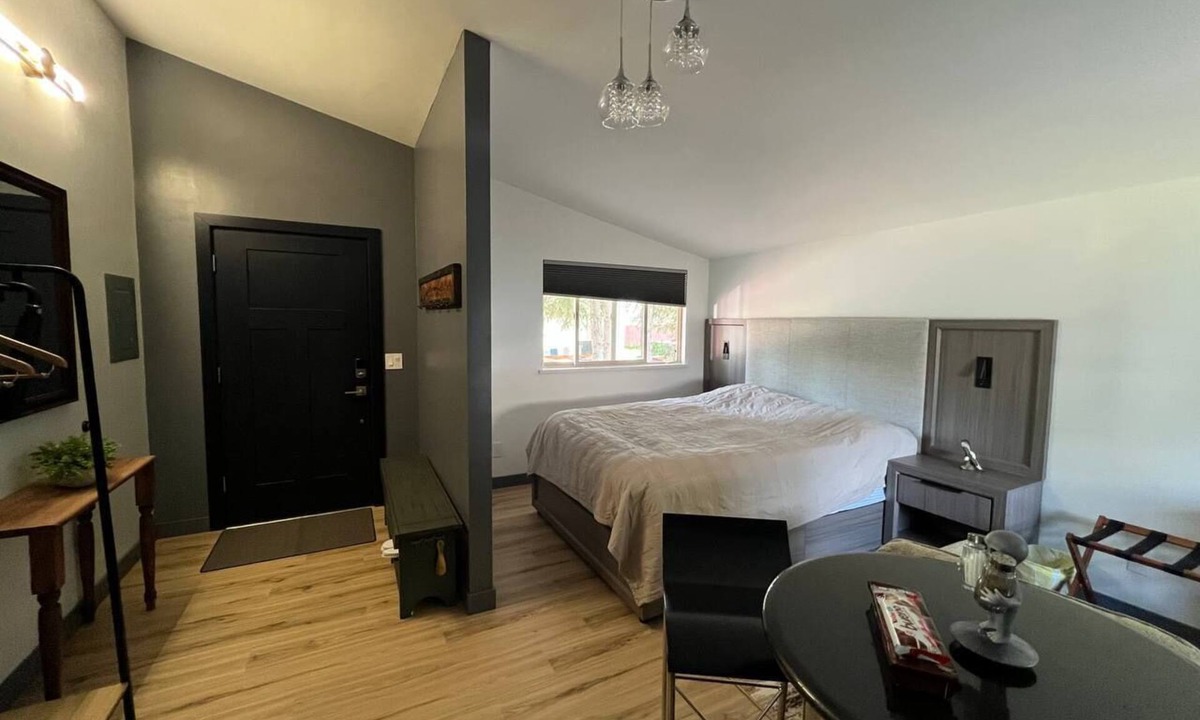 Spenard Apartment | Spruce Tranquility Studio