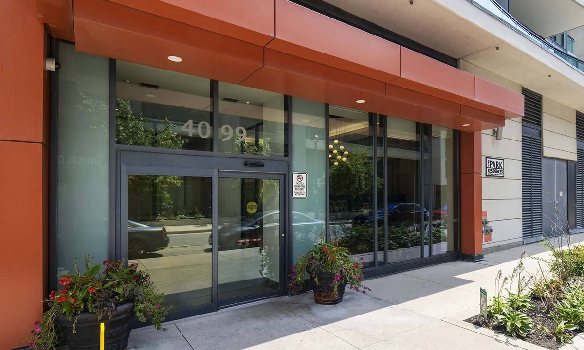 Downtown Mississauga Condo | Square One Luxury Condo Pool Hot Tub Skyline Views