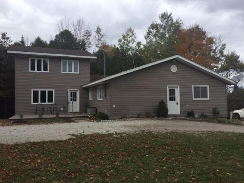 Colpoys Bay House | Stephen's Cottage Wiarton