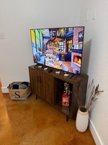 University Apartment | StevensHill on Burnett