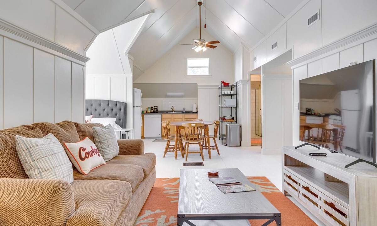 Stillwater Apartment | Stillwater Studio Loft Near Boone Pickens Stadium!