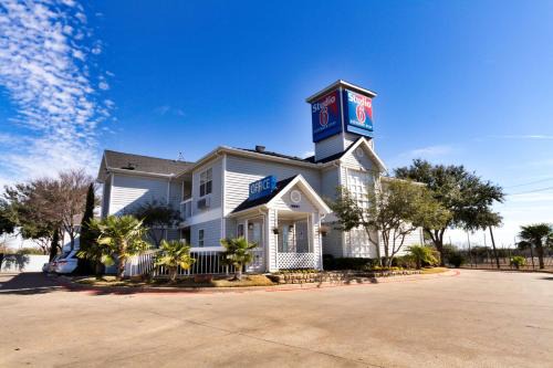 Lake Highlands Hotel | Studio 6-Dallas, TX - Garland - Northeast