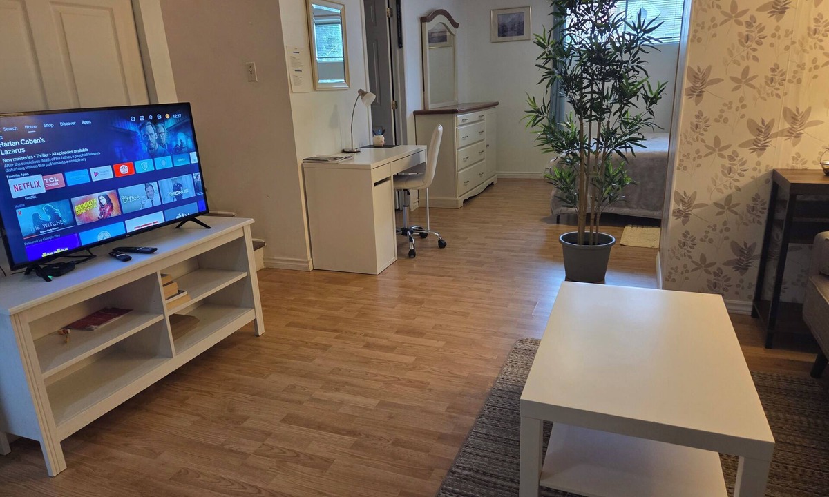 Vaudreuil House | studio, bachelor