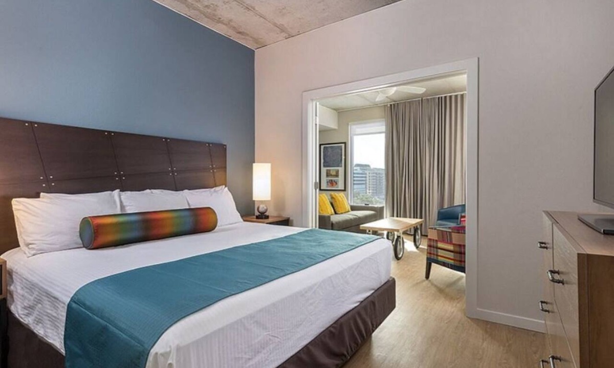West End Condo | Studio unit/Austin - Full Kitchen, W/D, Rooftop Pool, & More!