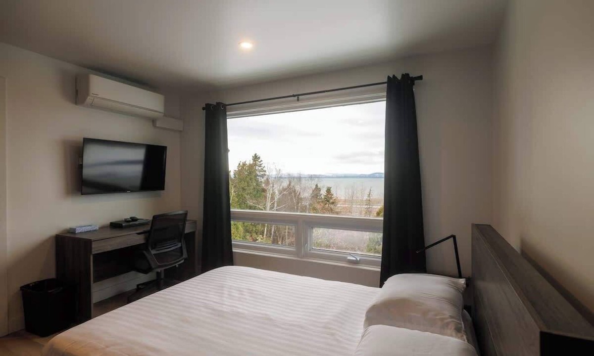 Riviere-du-Loup Regional County Municipality Apartment | Studio Vue fleuve- 306