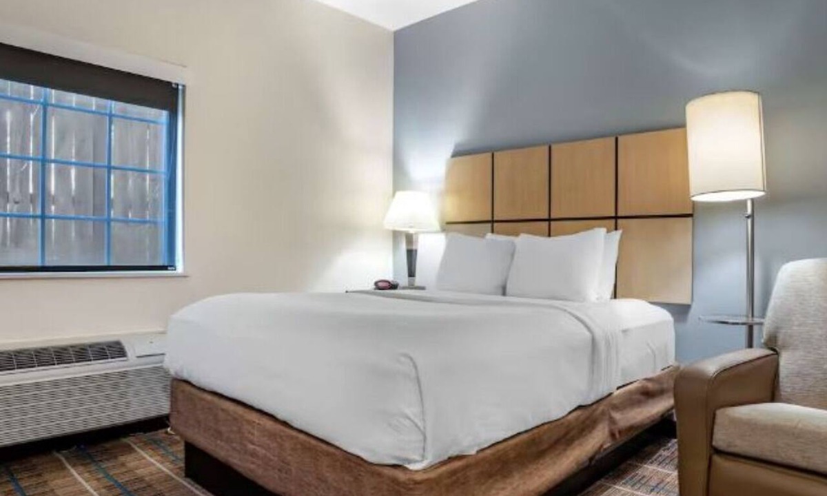 Denham Springs Hotel | Studio w/Kitchenette Near Antique Village & South Park Splash Pad