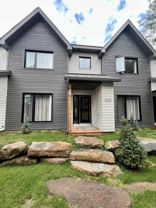 Mont-Tremblant Apartment | Studio with king bed, sofa bed and terrace Mont-Tremblant