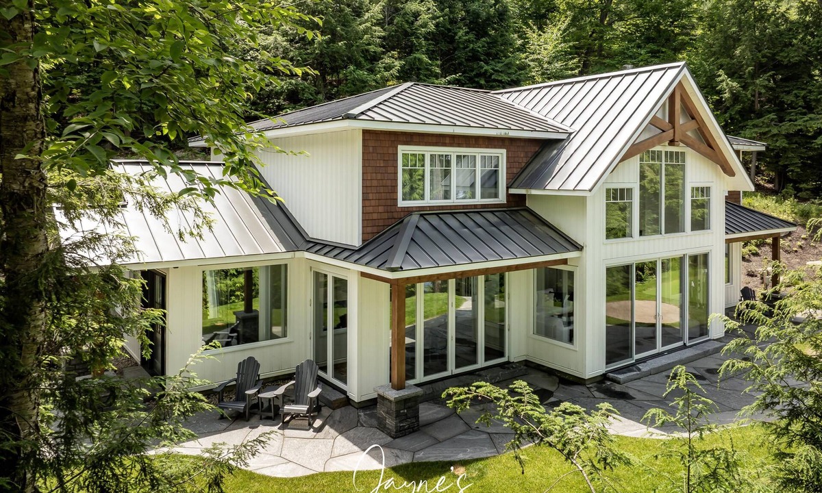 Seguin Cottage | Stunning 5 bed 3 bath cottage on Lake Rosseau with beautiful beach!
