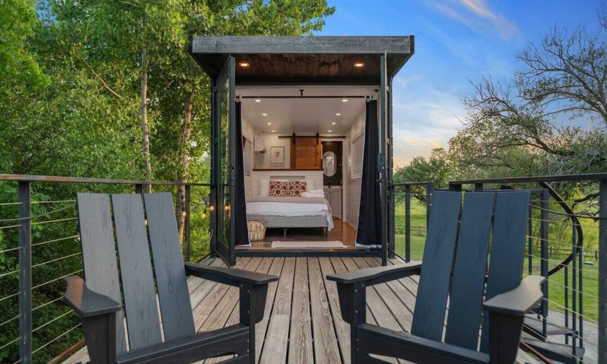 Waco House | Stunning container home with rooftop terrace