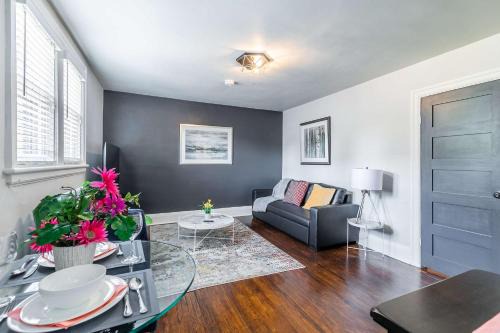 Hamilton Apartment | Stylish 1BR Apartment - Heart of James South Hamilton