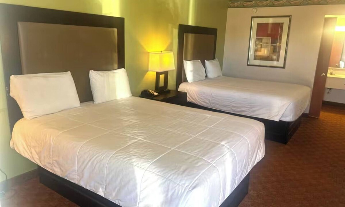 Whitesboro Hotel | Stylish Budget-Friendly Room 2 Queen Beds Perfect for Road Trips in Whitesboro