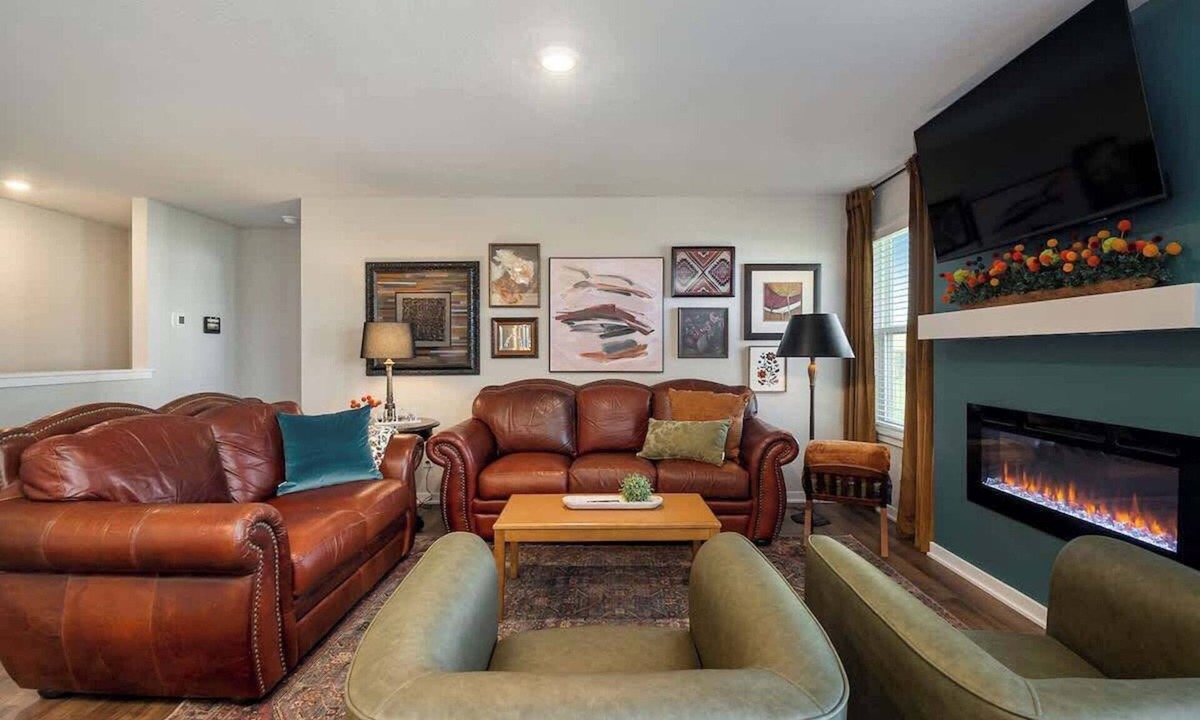 Gretna House | Stylish Eclectic Escape! 3 King Suites and Charm!