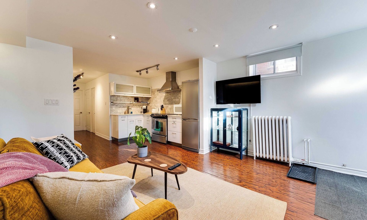 Lawrence Park South Hotel | Stylish Hotel-Style Basement Suite for Family Stays