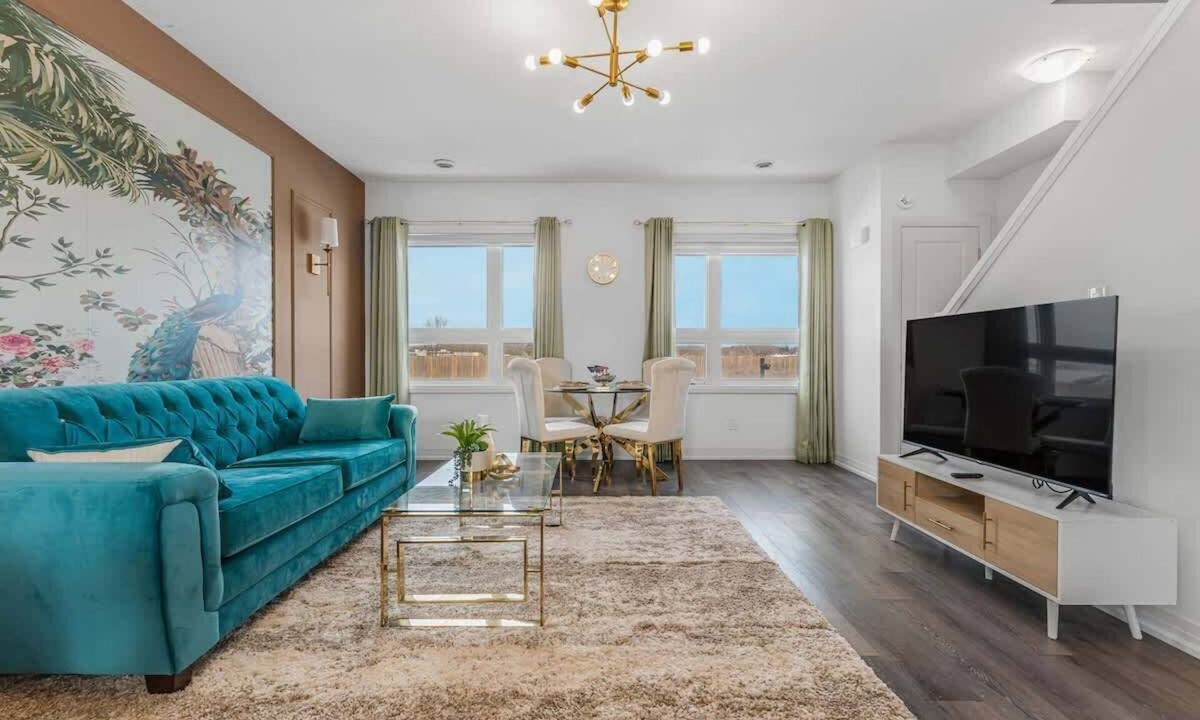 Niagara Falls Apartment | Stylish Penthouse | Rooftop & Parking Included