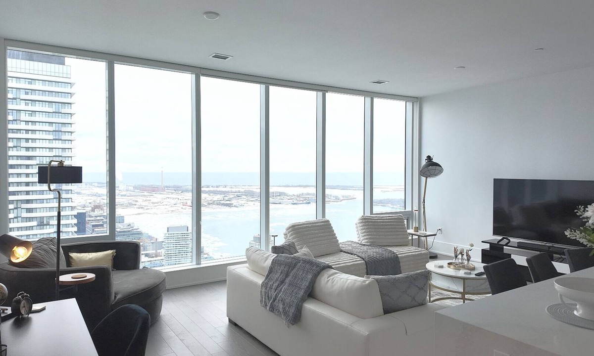 Central Waterfront Apartment | Stylish Penthouse Downtown Toronto! Brand New!