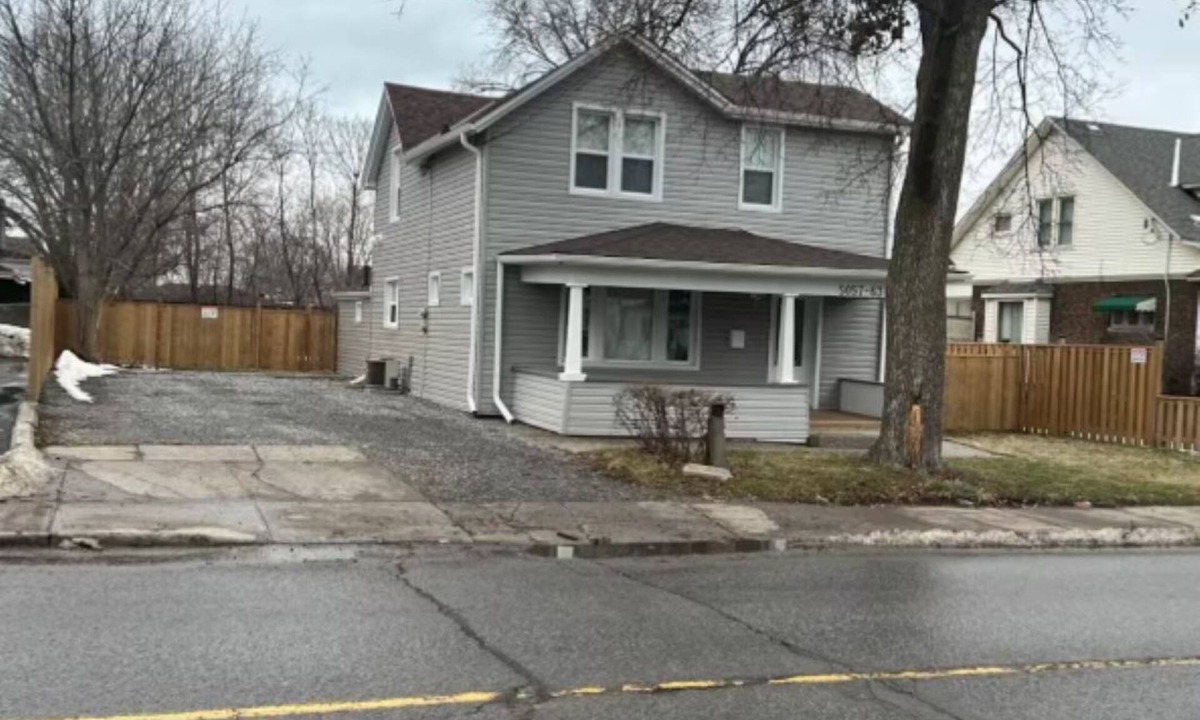 Niagara Falls House | Stylish Spacious Comfy - Minutes to Falls & Casino - Fits 13