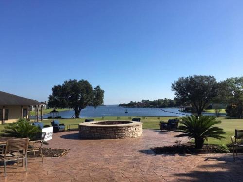 April Sound Apartment | Stylish Studio on Lake Conroe