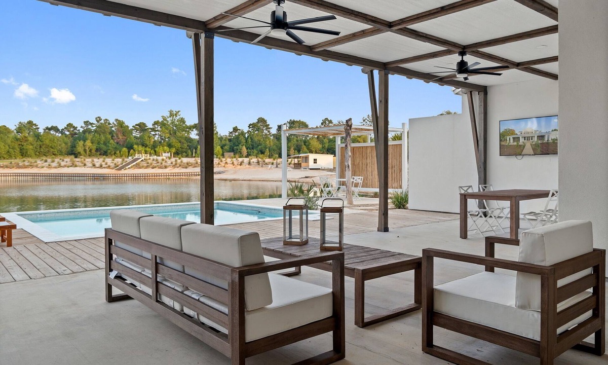 Arp House | Summer Lakefront Retreat with Pool &Views|Resort Style Property|Vineyards nearby