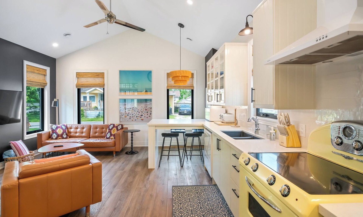 Crystal Beach Cottage | Summer Wind