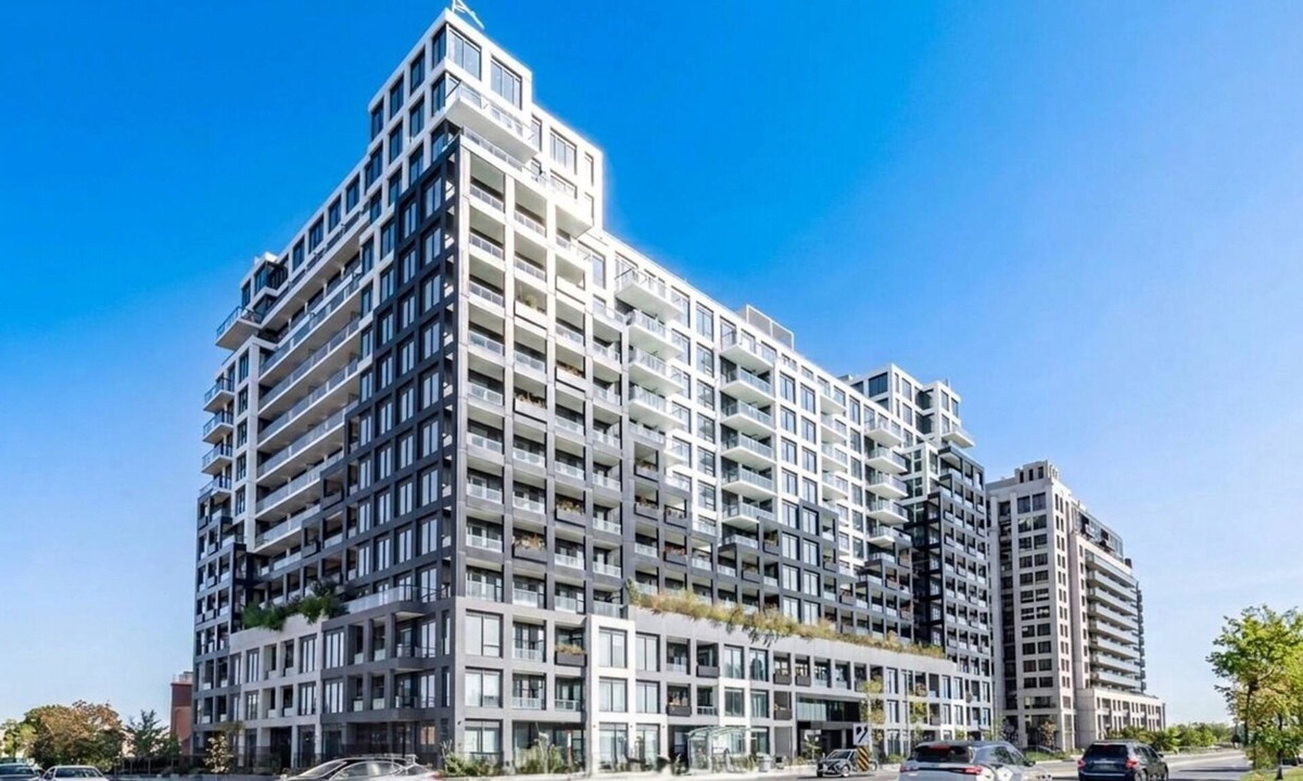 North York Condo | Sun-Drenched Penthouse Retreat with Gym & Parking