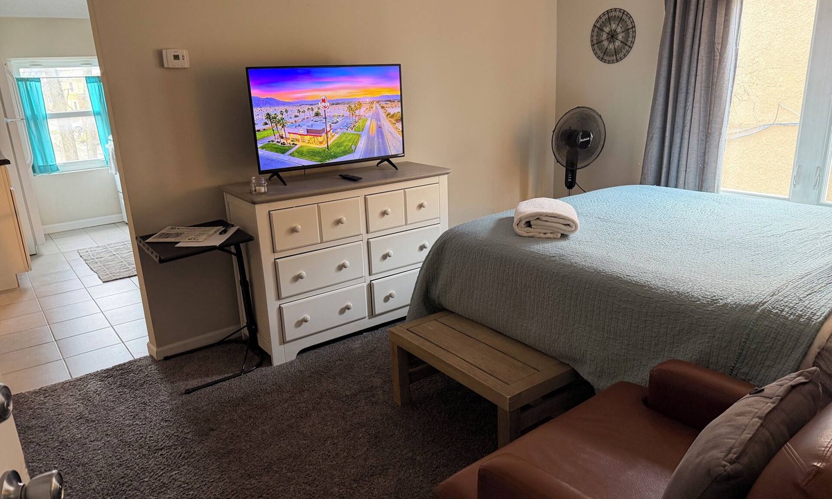 Powderhorn Apartment | Sunny Studio Hideaway- Minneapolis Lakes Area!