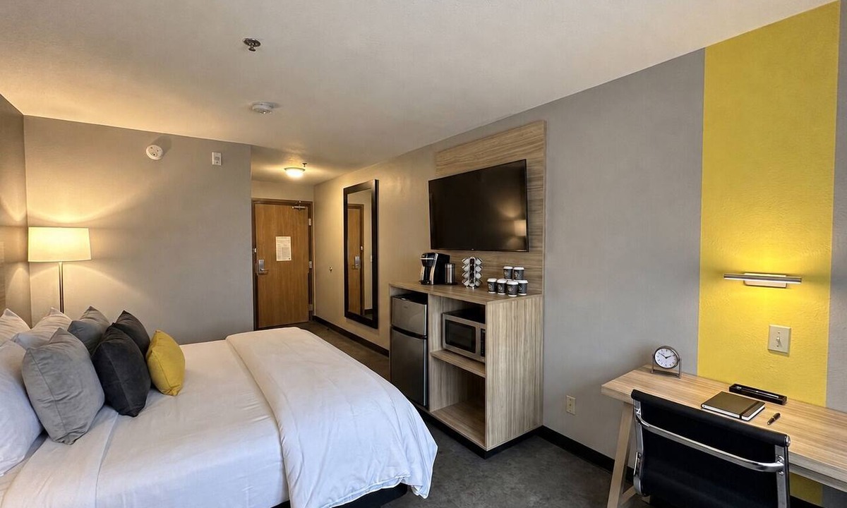 Irving Hotel | Super 8 by Wyndham Irving DFW Airport/South