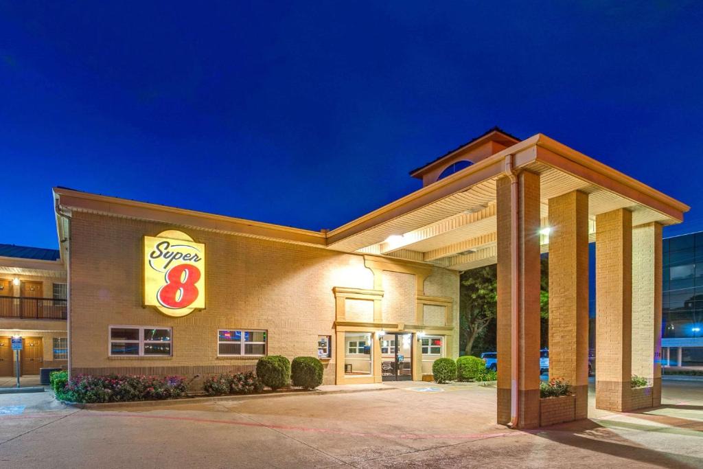 Richardson Hotel | Super 8 by Wyndham Richardson Dallas