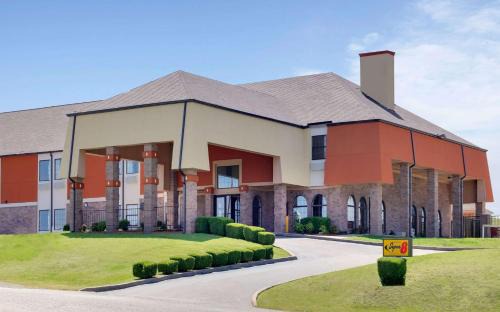 Sapulpa Hotel | Super 8 by Wyndham Sapulpa/Tulsa Area