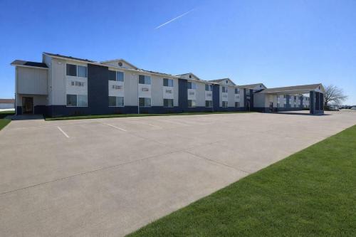 Smithville Hotel | Super 8 by Wyndham Smithville Kansas City