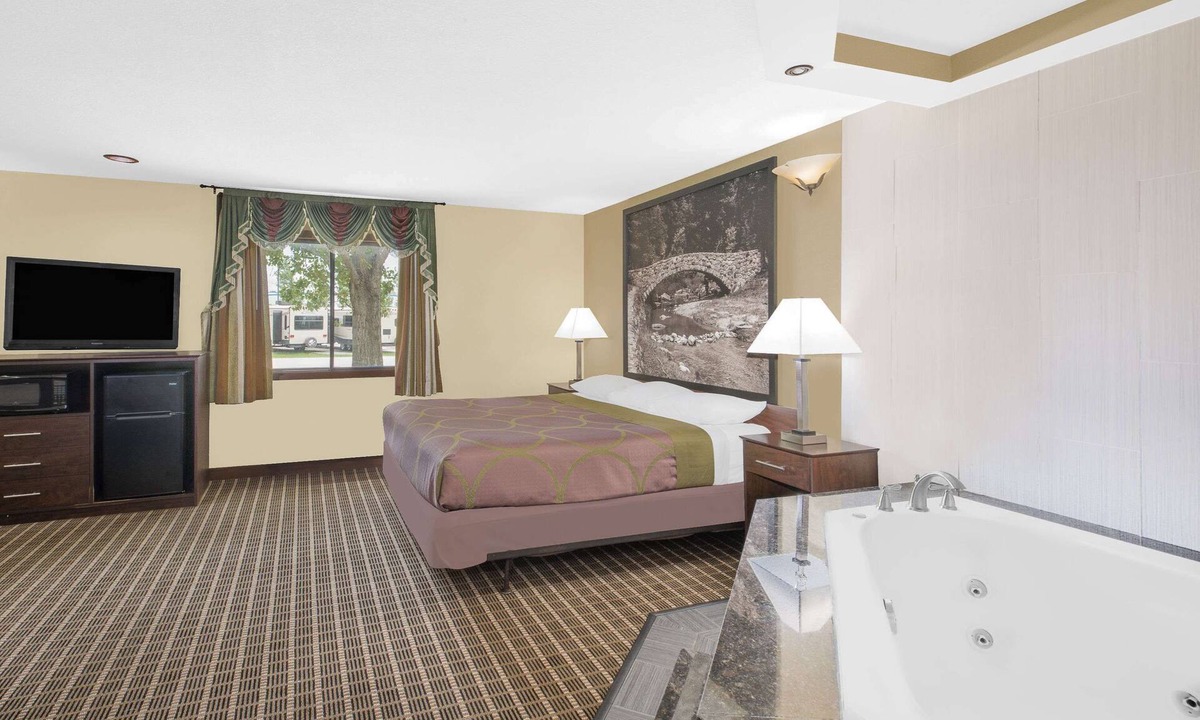 Webster City Hotel | Super 8 by Wyndham Webster City IA