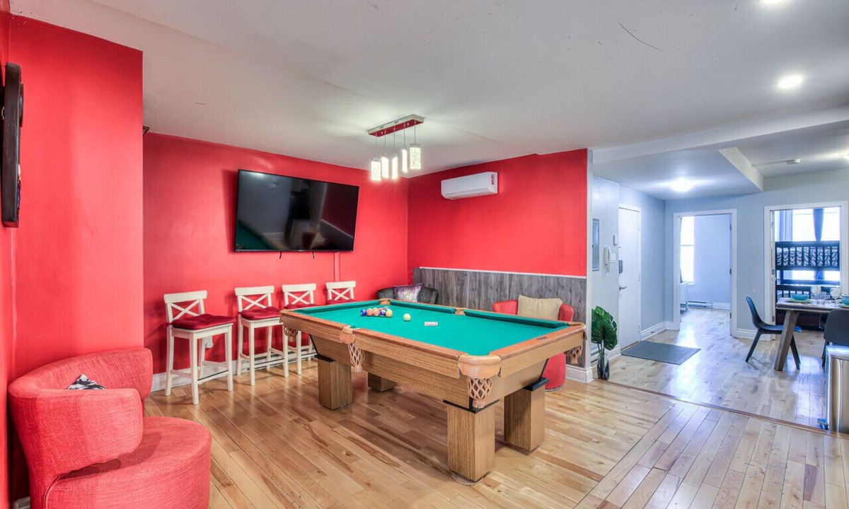 Plateau Mont Royal Condo | Super Fun Billiards Apt Downtown! Saint Denis