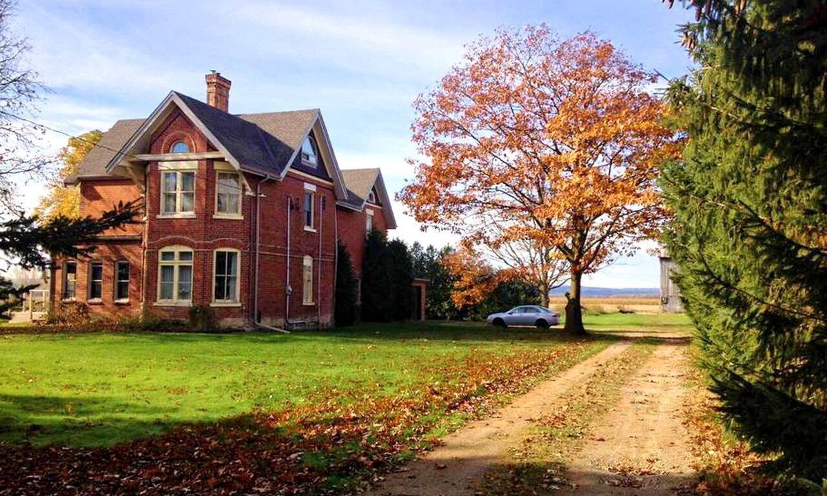 Clearview Cabin | Superb Room for a Romantic Getaway in a Bed and Breakfast in Barrie, Ontario