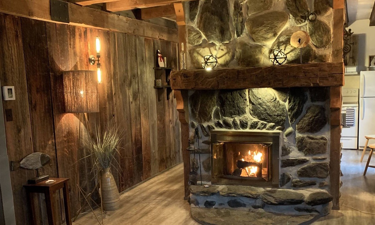 Sutton Ski Chalet | Sutton - Walk to slopes.