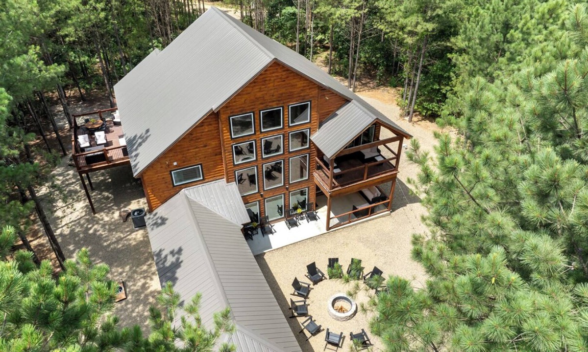 Hochatown Cabin | 'Sweet Dreams', 4 Kings+Loft, 6 Bath, Sleeps 16, Arcade, EV, 2mi to Beavers Bend