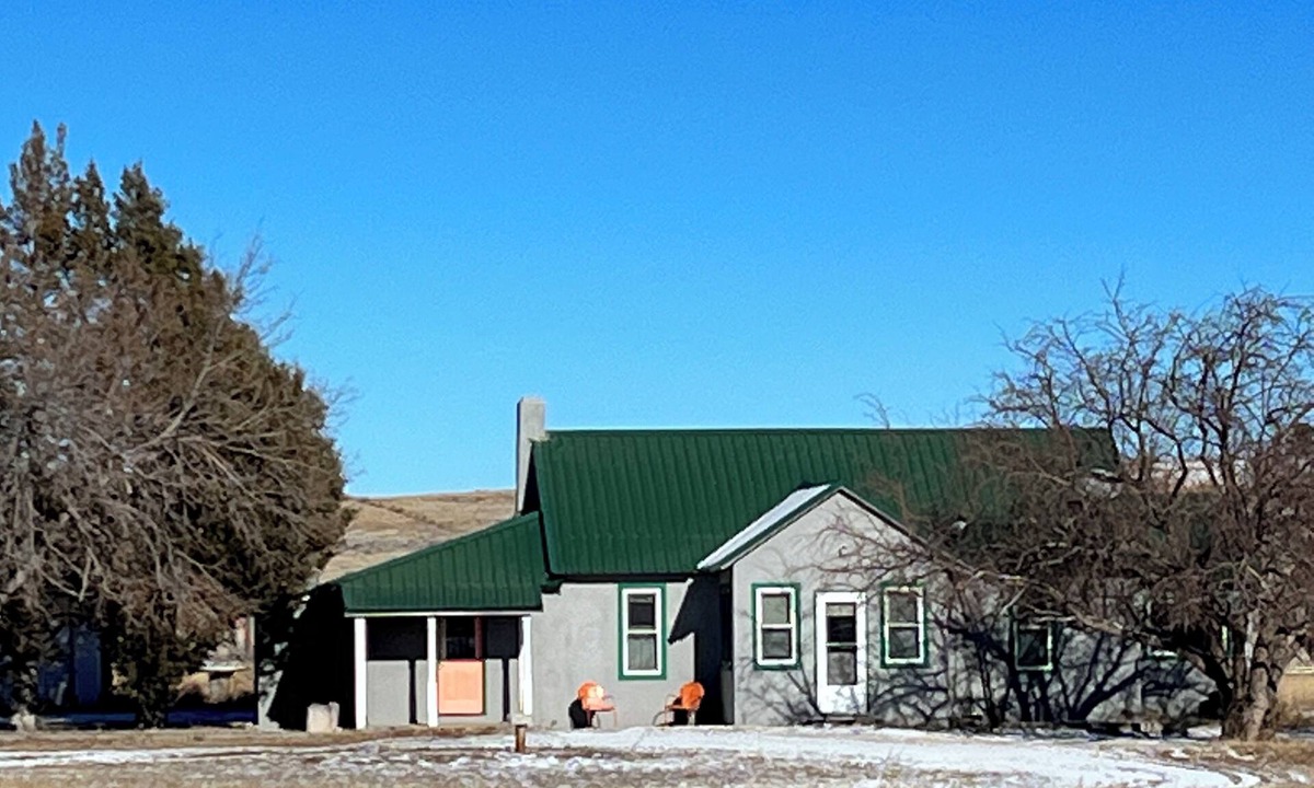 Platte County House | Take it easy at this unique and tranquil getaway.