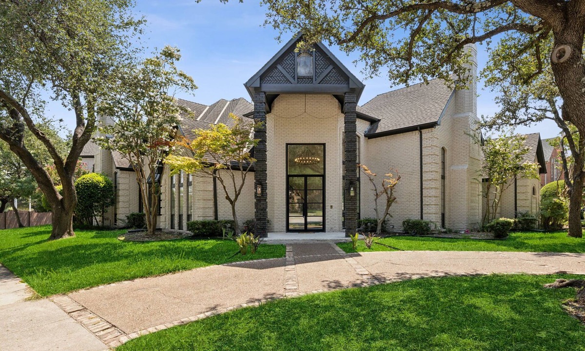 Plano House | TCH - Luxurious 4bd/4.5ba in Plano with Office
