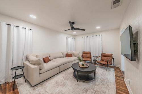 Fort Worth Villa | Tcu-Dickies-2 King Beds-Sleeps 6