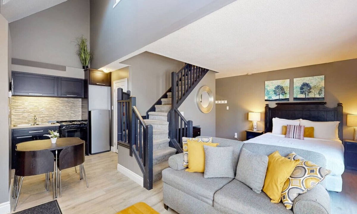 Craigleith Condo | The Adventure Pad: Pool, Hot Tub, Tennis!