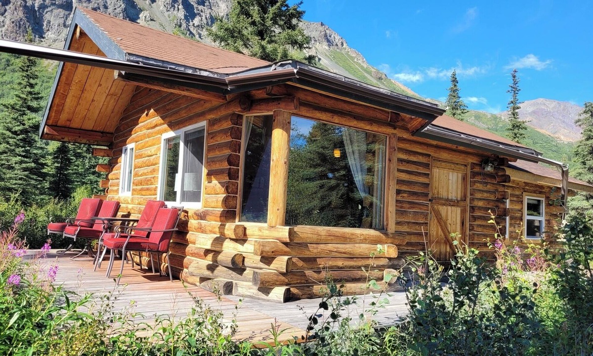 Sutton Cabin | The Aurora at Little Bear Getaway Cabins is peaceful seclusion