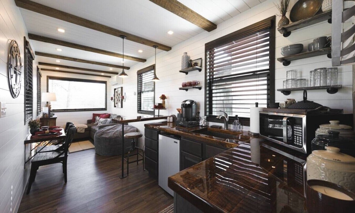 Waco House | *The Blue Ridge* Container Home-Hot Tub | Fire Pit