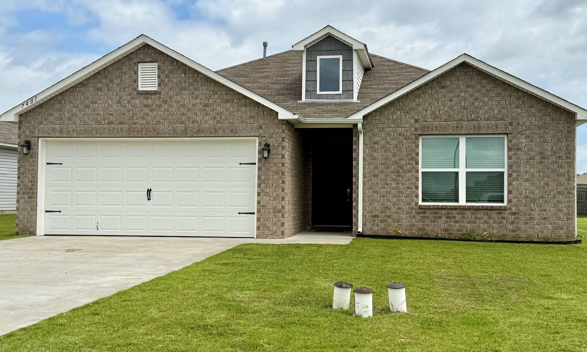 Collinsville House | The Boho Bungalow- Clean, Cozy & Family Friendly!